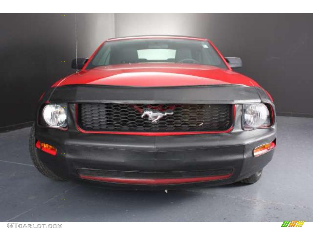2007 Mustang V6 Deluxe Convertible - Torch Red / Charcoal photo #3