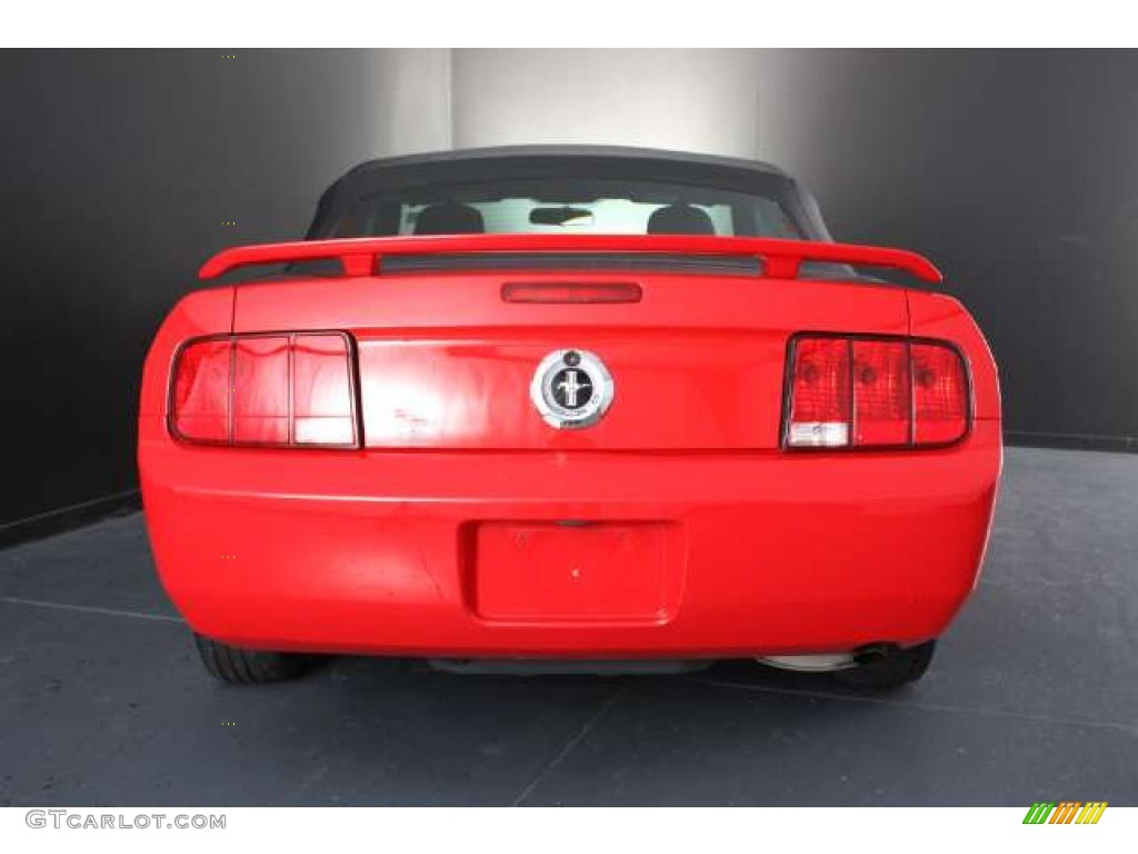 2007 Mustang V6 Deluxe Convertible - Torch Red / Charcoal photo #4