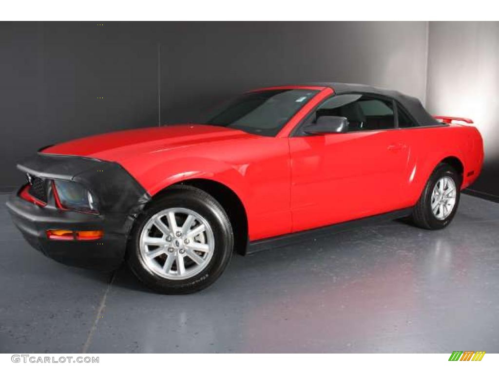 2007 Mustang V6 Deluxe Convertible - Torch Red / Charcoal photo #5