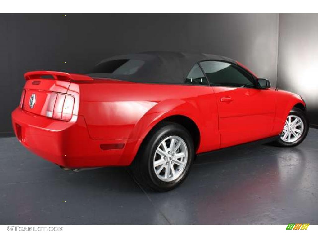 2007 Mustang V6 Deluxe Convertible - Torch Red / Charcoal photo #22