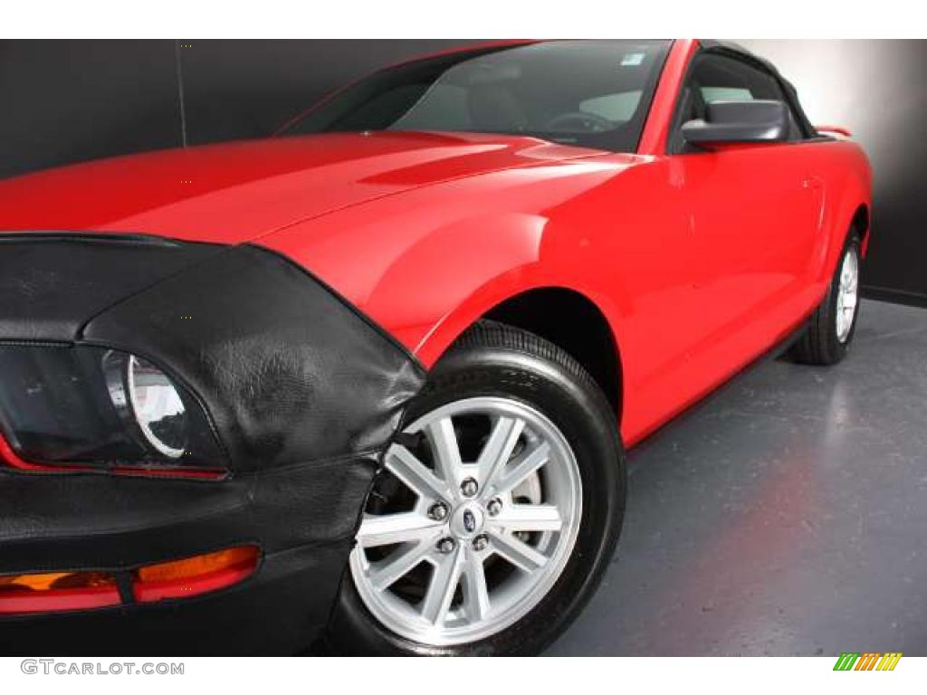 2007 Mustang V6 Deluxe Convertible - Torch Red / Charcoal photo #23