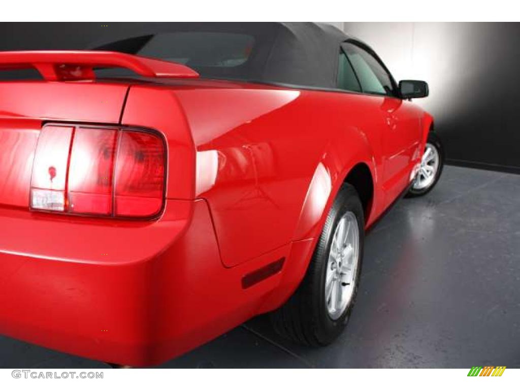 2007 Mustang V6 Deluxe Convertible - Torch Red / Charcoal photo #24