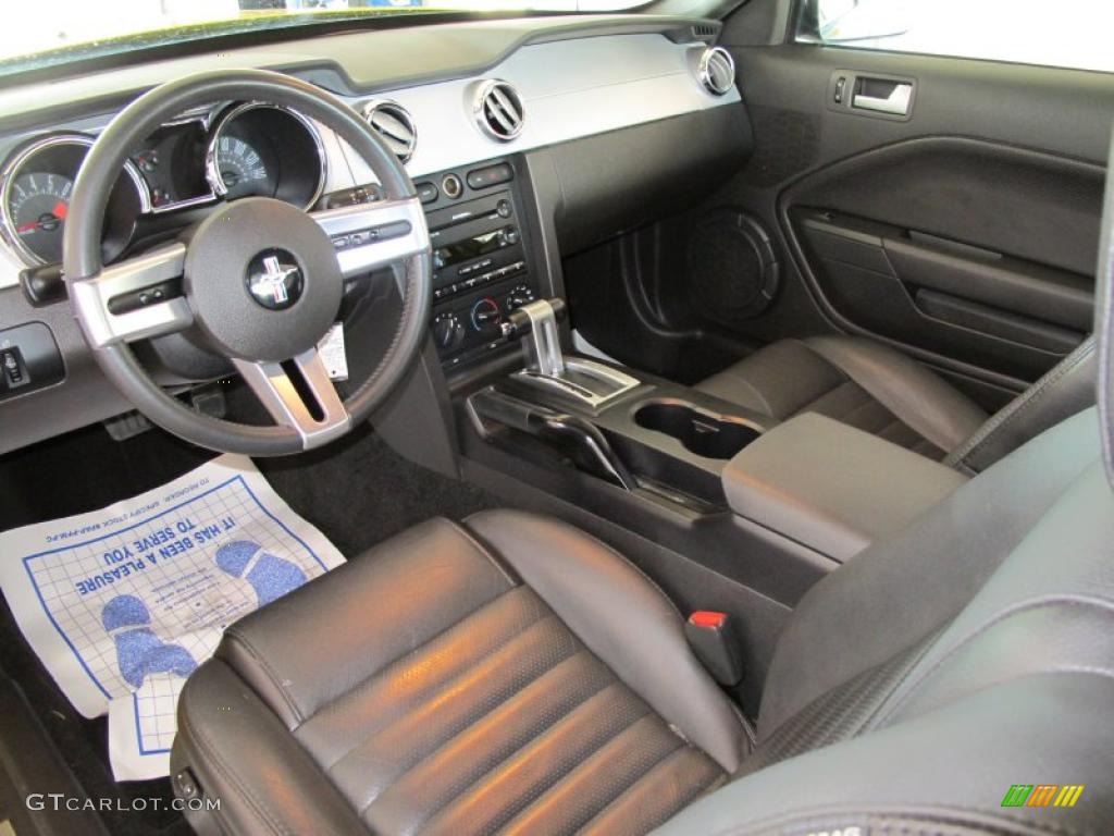 2006 Mustang GT Premium Coupe - Screaming Yellow / Dark Charcoal photo #12