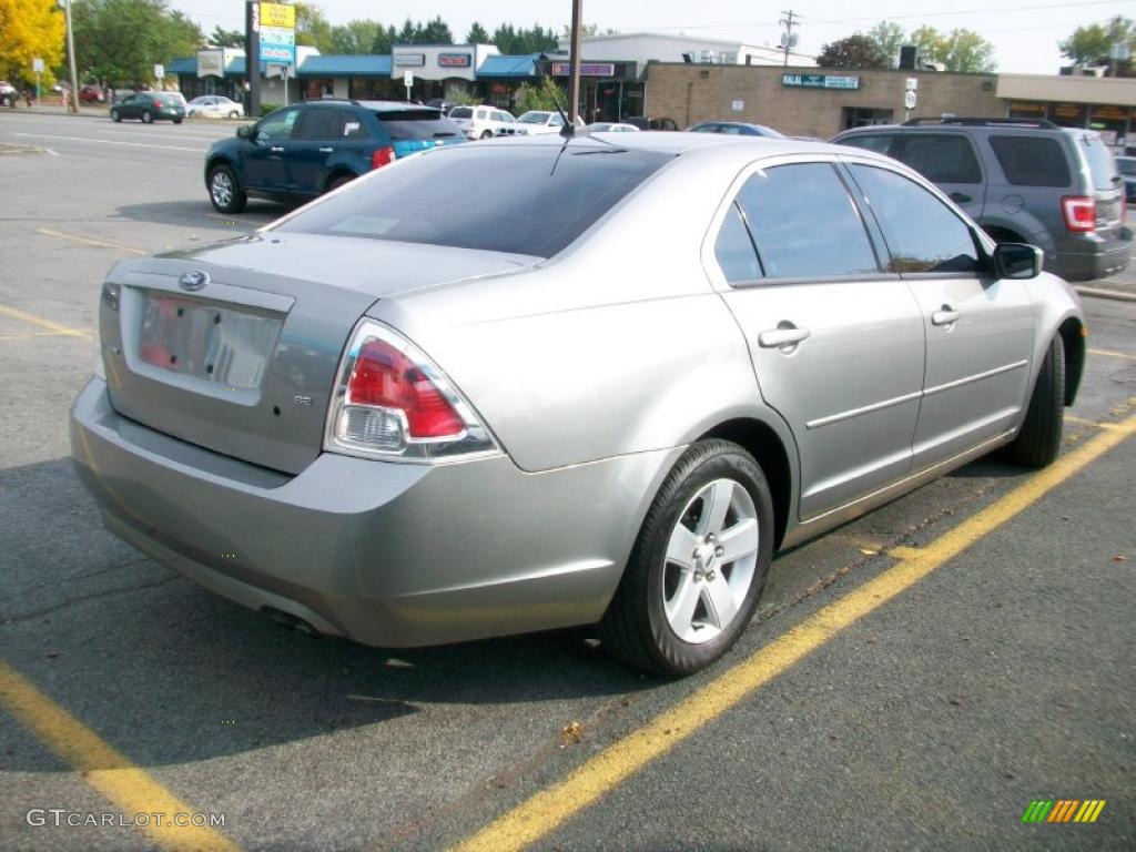 2008 Fusion SE - Vapor Silver Metallic / Charcoal Black photo #4