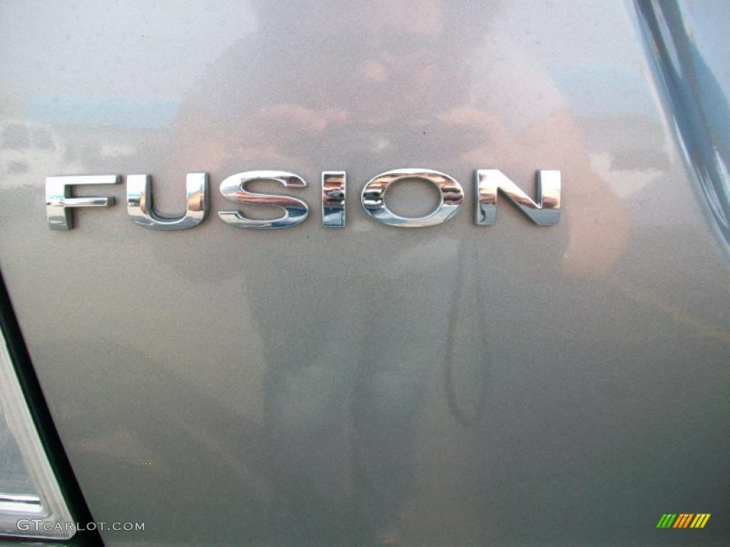 2008 Fusion SE - Vapor Silver Metallic / Charcoal Black photo #19