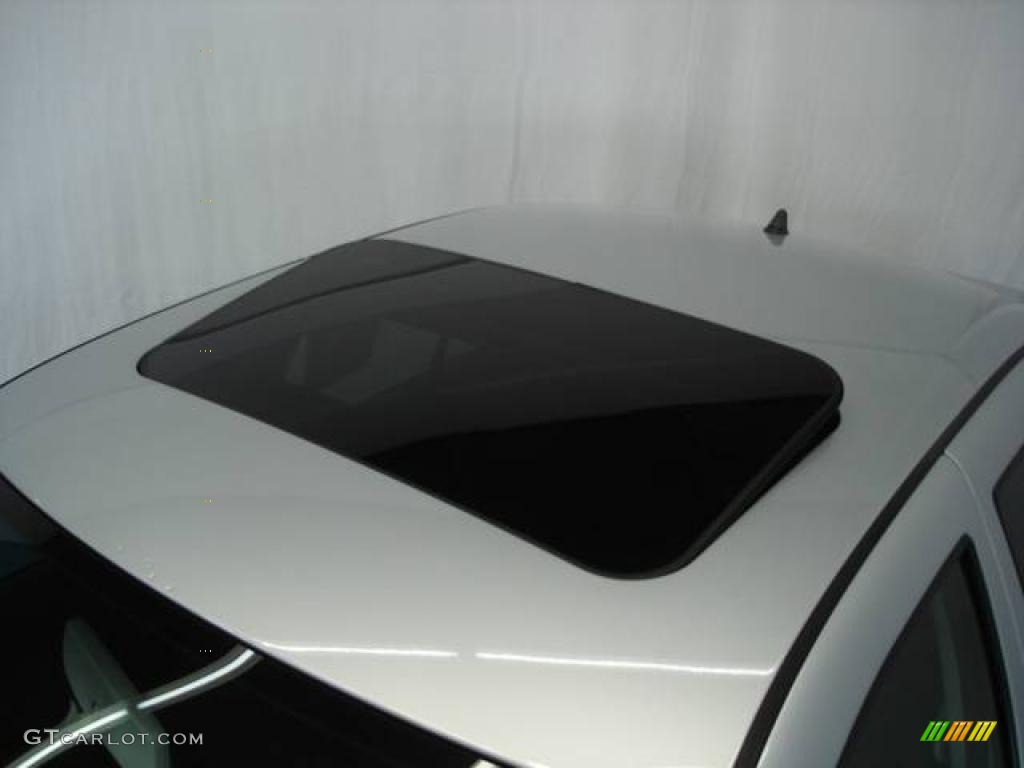2004 Jetta GLS Sedan - Reflex Silver Metallic / Black photo #7