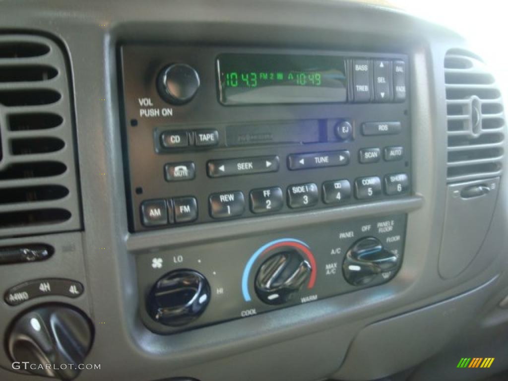 2001 Expedition XLT 4x4 - Laser Red / Medium Graphite photo #13
