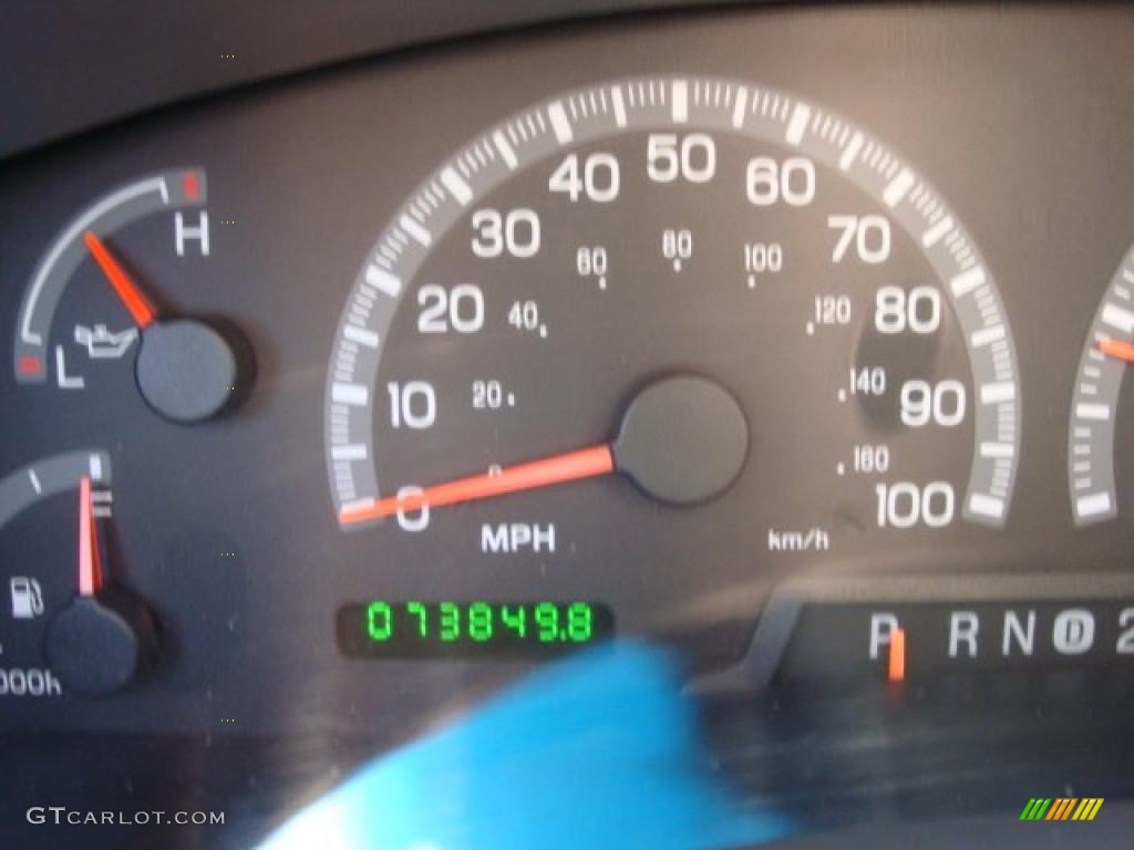 2001 Expedition XLT 4x4 - Laser Red / Medium Graphite photo #15