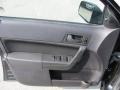 Black - Focus SE Sedan Photo No. 10