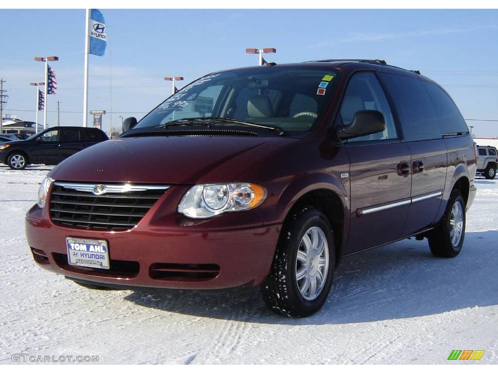 2007 Town & Country Touring - Cognac Crystal Pearl / Dark Khaki/Light Graystone photo #1