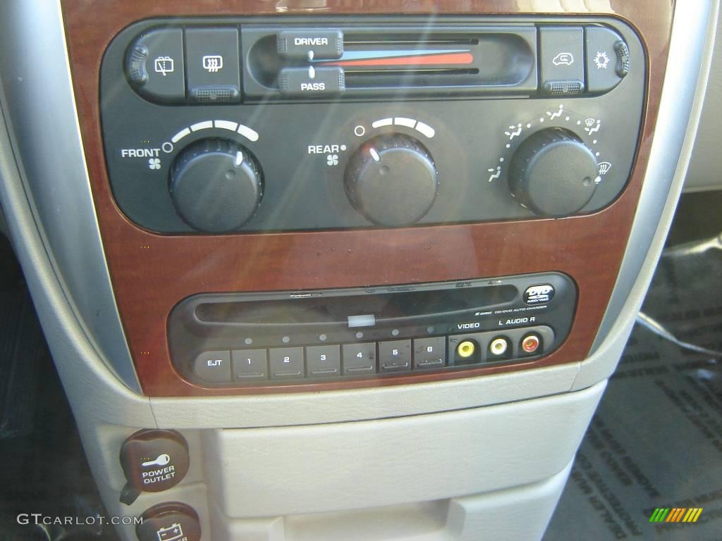 2007 Town & Country Touring - Cognac Crystal Pearl / Dark Khaki/Light Graystone photo #22