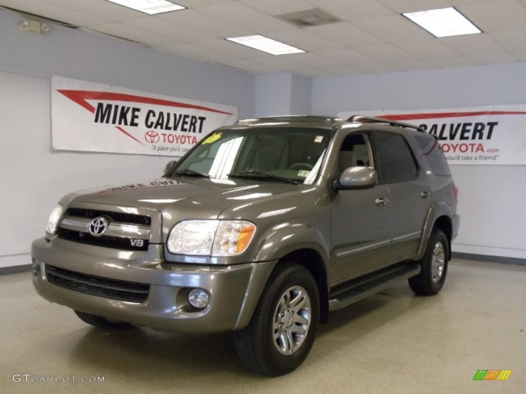 2006 Sequoia SR5 - Phantom Gray Pearl / Light Charcoal photo #1