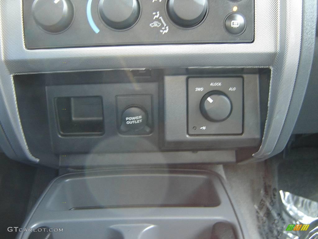 2006 Dakota SLT Quad Cab 4x4 - Flame Red / Medium Slate Gray photo #16