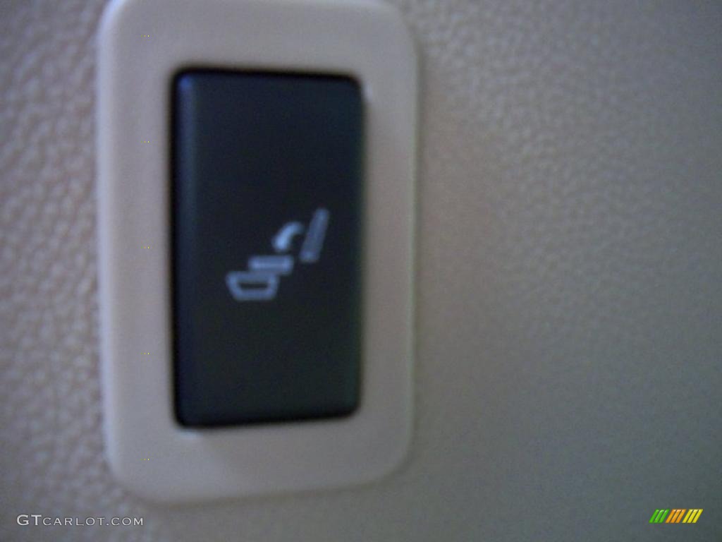 2011 Suburban 2500 LT 4x4 - Summit White / Light Cashmere/Dark Cashmere photo #16