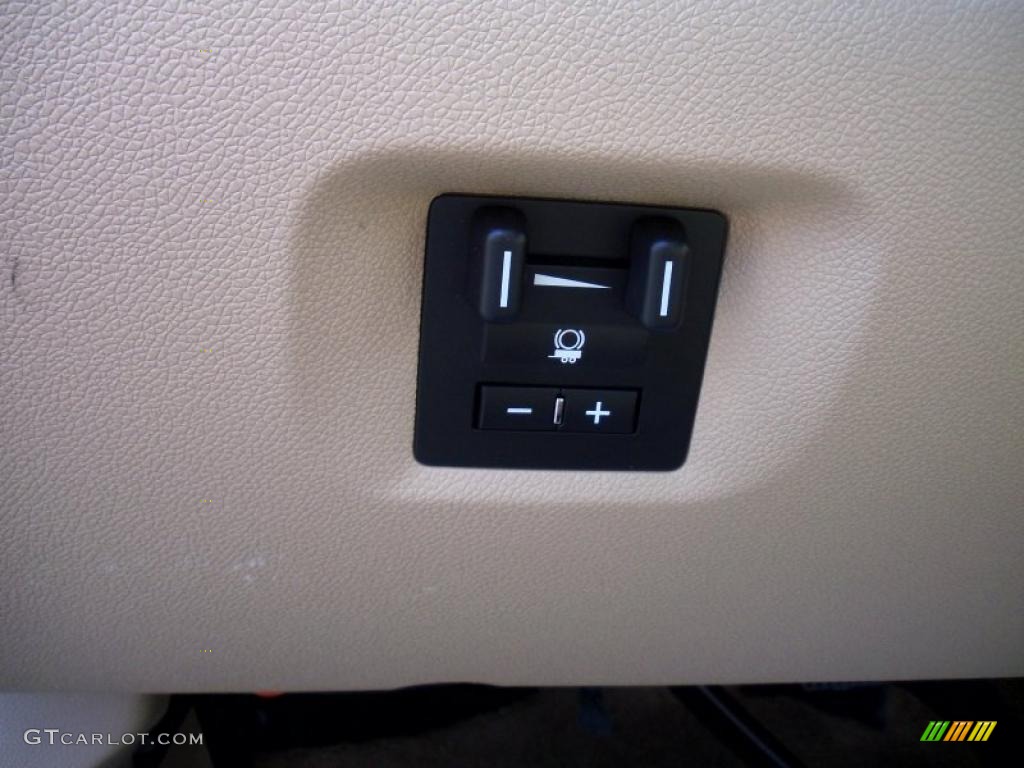 2011 Suburban 2500 LT 4x4 - Summit White / Light Cashmere/Dark Cashmere photo #28