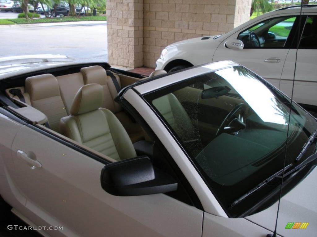2007 Mustang GT Premium Convertible - Performance White / Medium Parchment photo #12