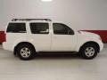 2005 Avalanche White Nissan Pathfinder SE  photo #3