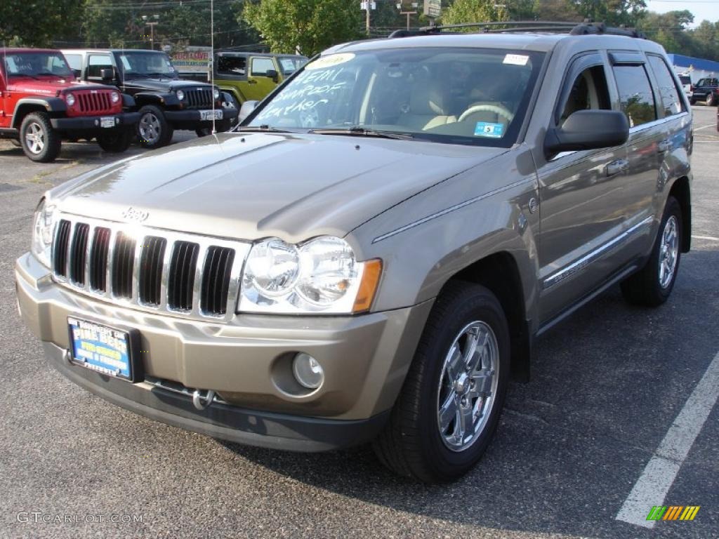 Light Khaki Metallic Jeep Grand Cherokee