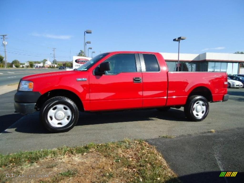 2005 F150 XL SuperCab - Bright Red / Medium Flint Grey photo #2