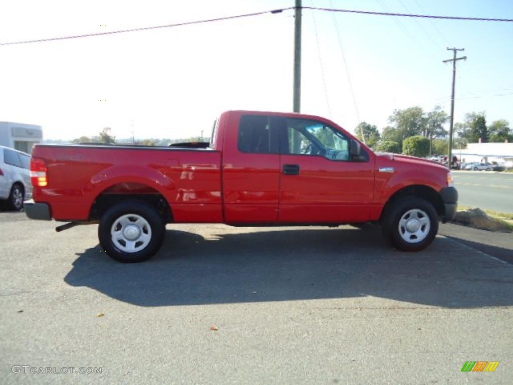 2005 F150 XL SuperCab - Bright Red / Medium Flint Grey photo #5