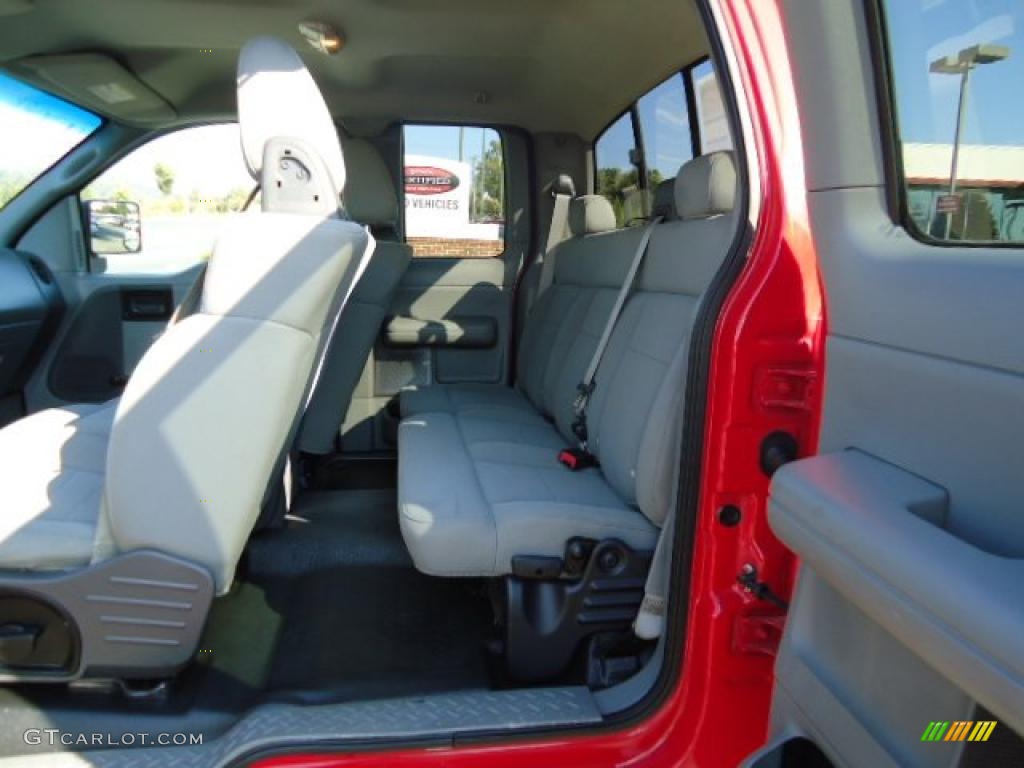 2005 F150 XL SuperCab - Bright Red / Medium Flint Grey photo #7
