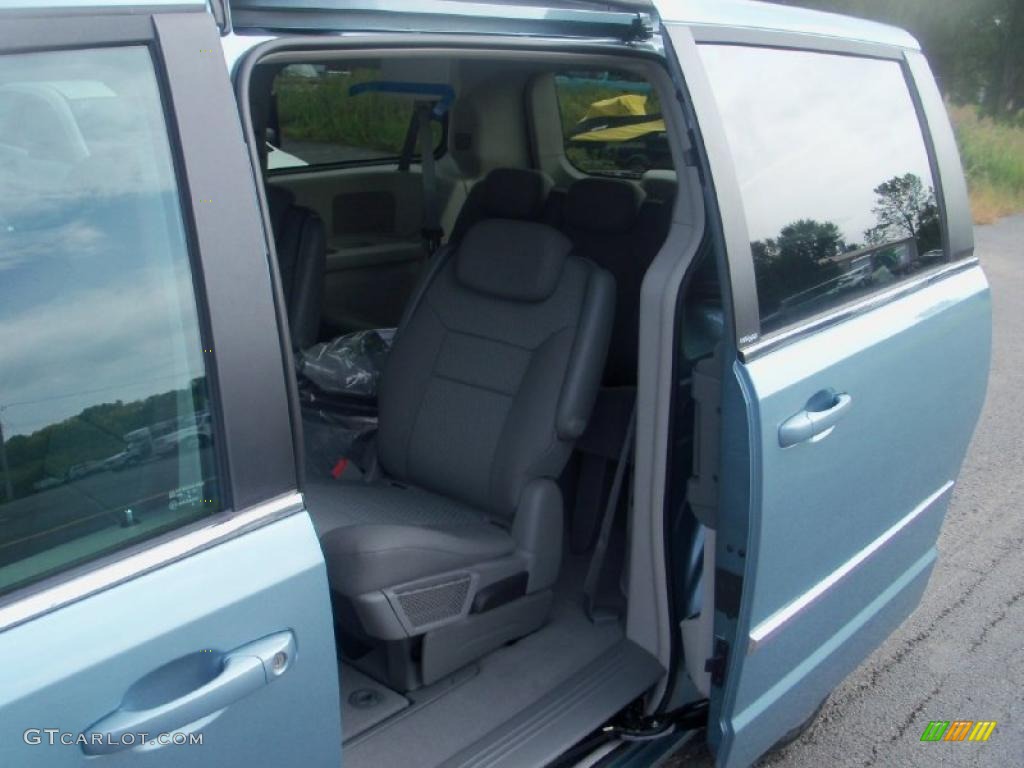 2010 Town & Country Touring - Clearwater Blue Pearl / Medium Slate Gray/Light Shale photo #15