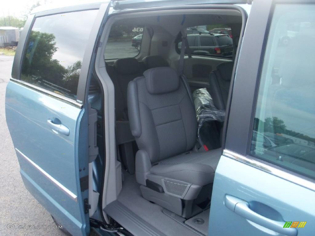 2010 Town & Country Touring - Clearwater Blue Pearl / Medium Slate Gray/Light Shale photo #22