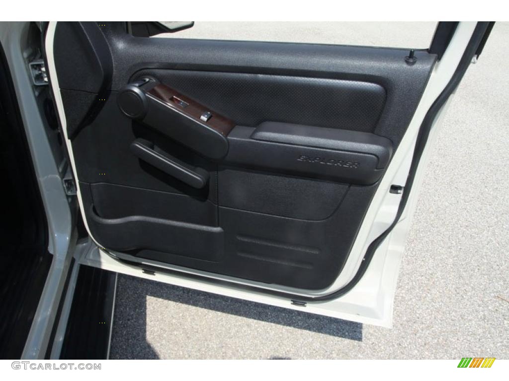 2006 Explorer Limited - Cashmere Tri-Coat / Black photo #35
