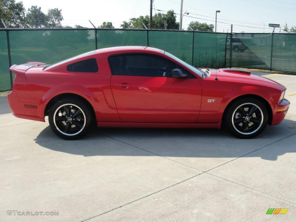 2007 Mustang GT Premium Coupe - Torch Red / Dark Charcoal photo #2