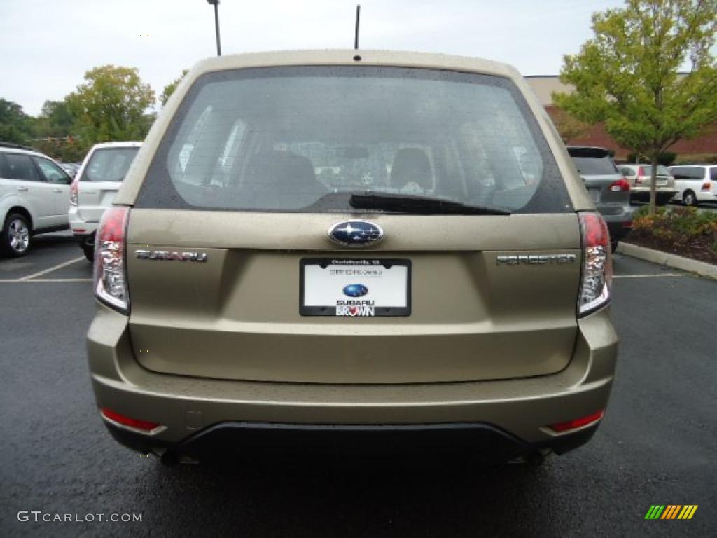 2009 Forester 2.5 X - Topaz Gold Metallic / Black photo #3