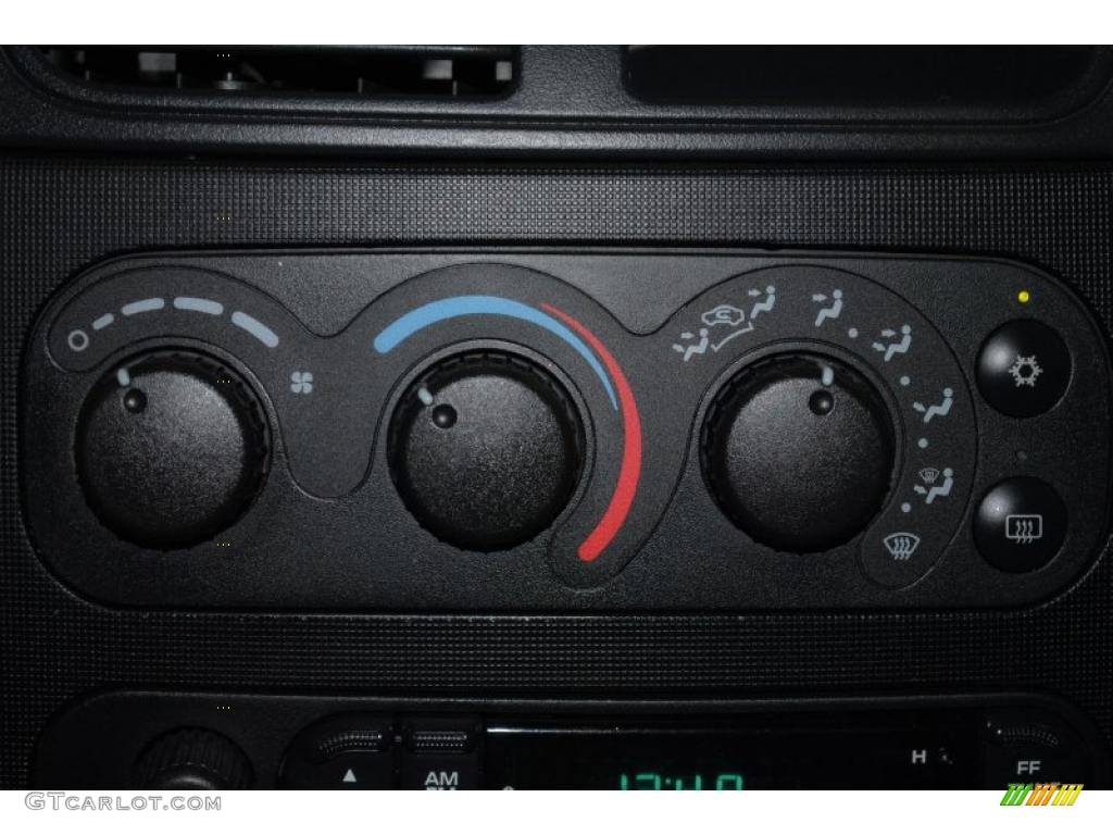 2001 Intrepid SE - Black / Dark Slate Gray photo #35