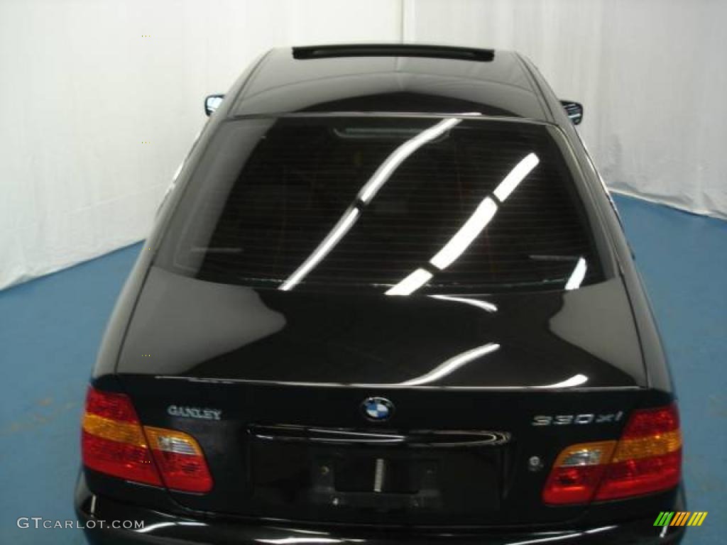 2003 3 Series 330xi Sedan - Black Sapphire Metallic / Black photo #37