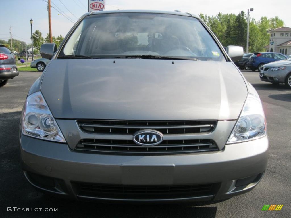 2010 Sedona LX - Titanium Silver / Gray photo #11