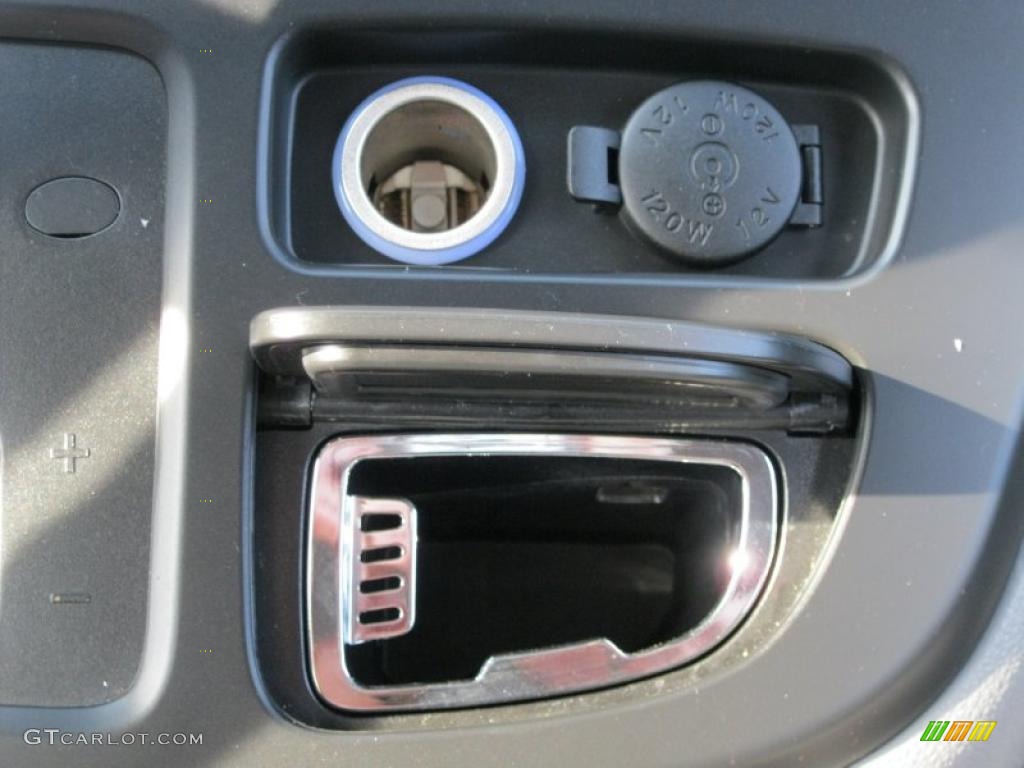 2010 Sedona LX - Titanium Silver / Gray photo #24