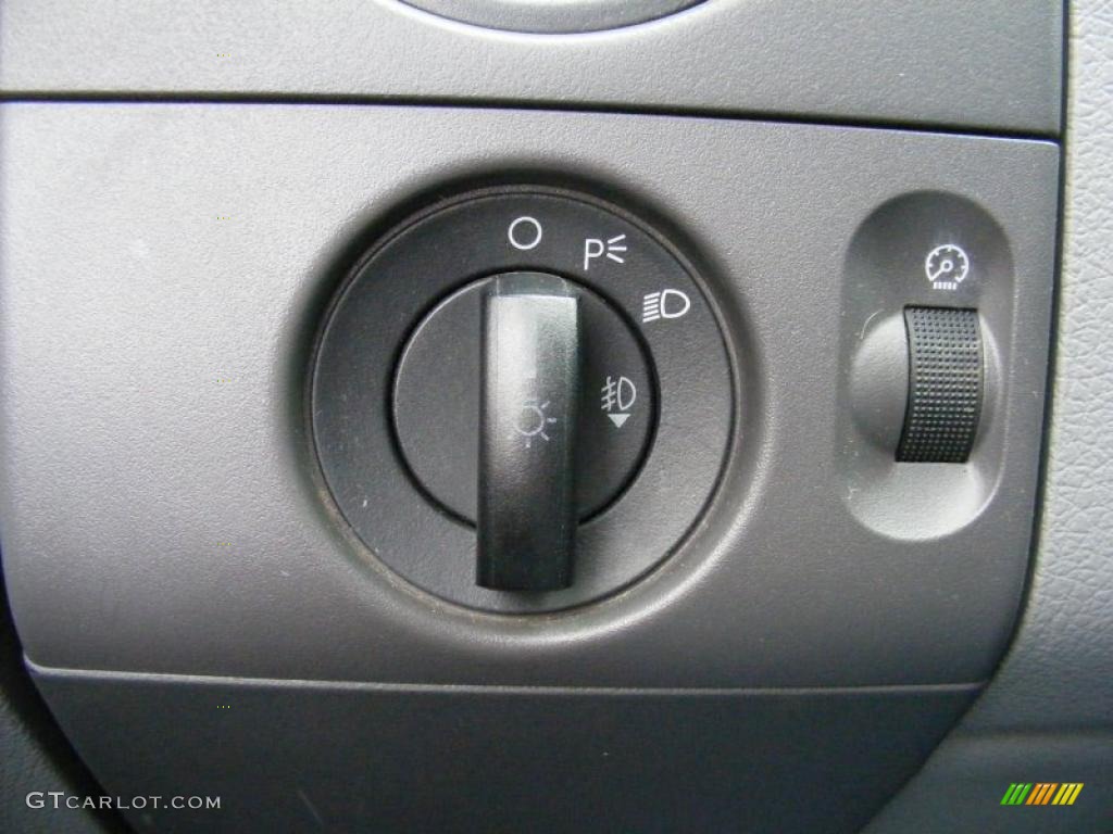 2005 F150 STX SuperCab - Silver Metallic / Medium Flint Grey photo #22