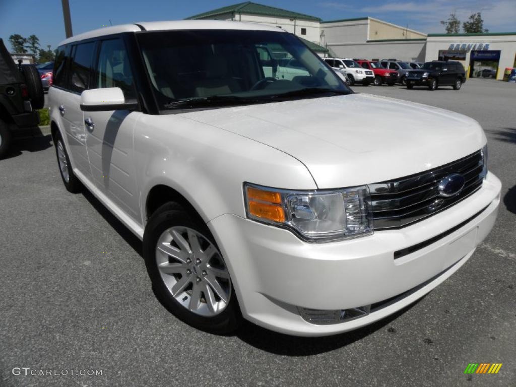 White Platinum Tri-Coat Metallic Ford Flex