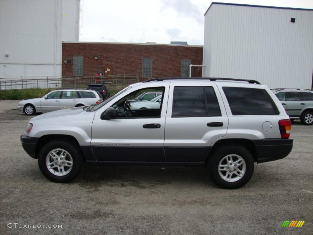 2003 Grand Cherokee Laredo - Bright Silver Metallic / Dark Slate Gray photo #11