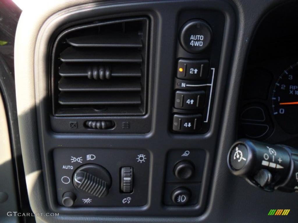 2004 Avalanche 1500 Z71 4x4 - Black / Dark Charcoal photo #11