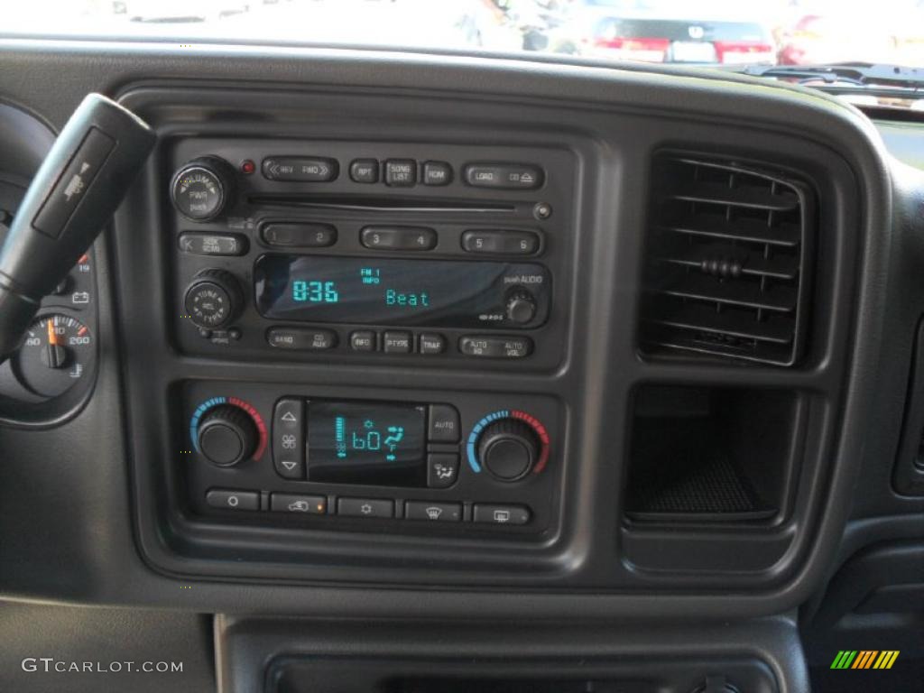 2004 Avalanche 1500 Z71 4x4 - Black / Dark Charcoal photo #14