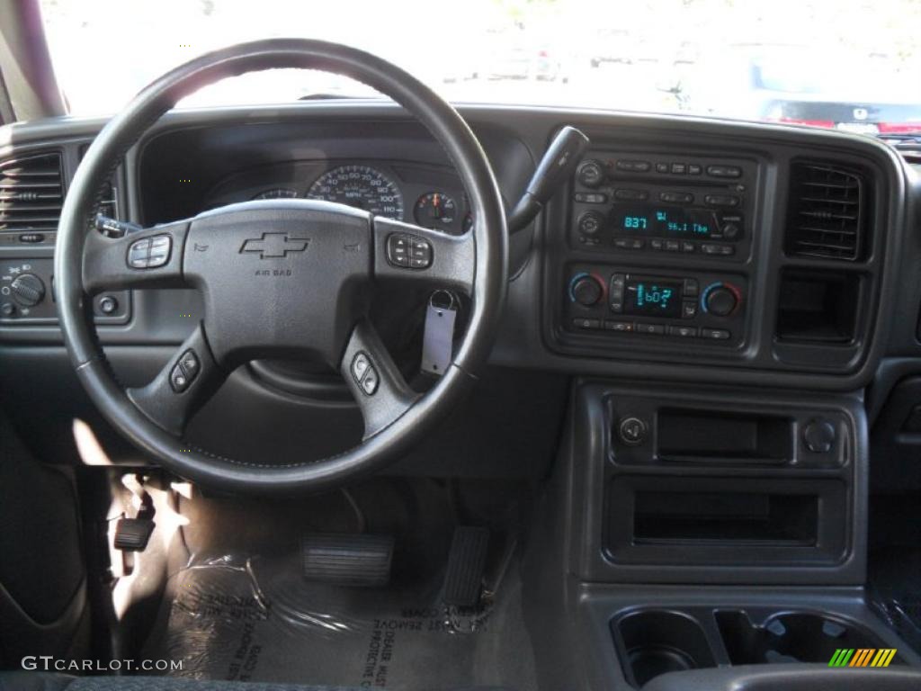 2004 Avalanche 1500 Z71 4x4 - Black / Dark Charcoal photo #16