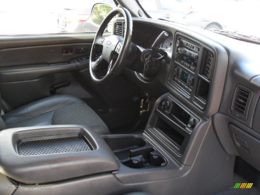 2004 Avalanche 1500 Z71 4x4 - Black / Dark Charcoal photo #22