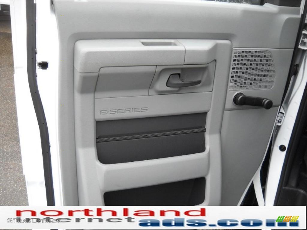 2010 E Series Cutaway E350 Commercial Utility - Oxford White / Medium Flint photo #13