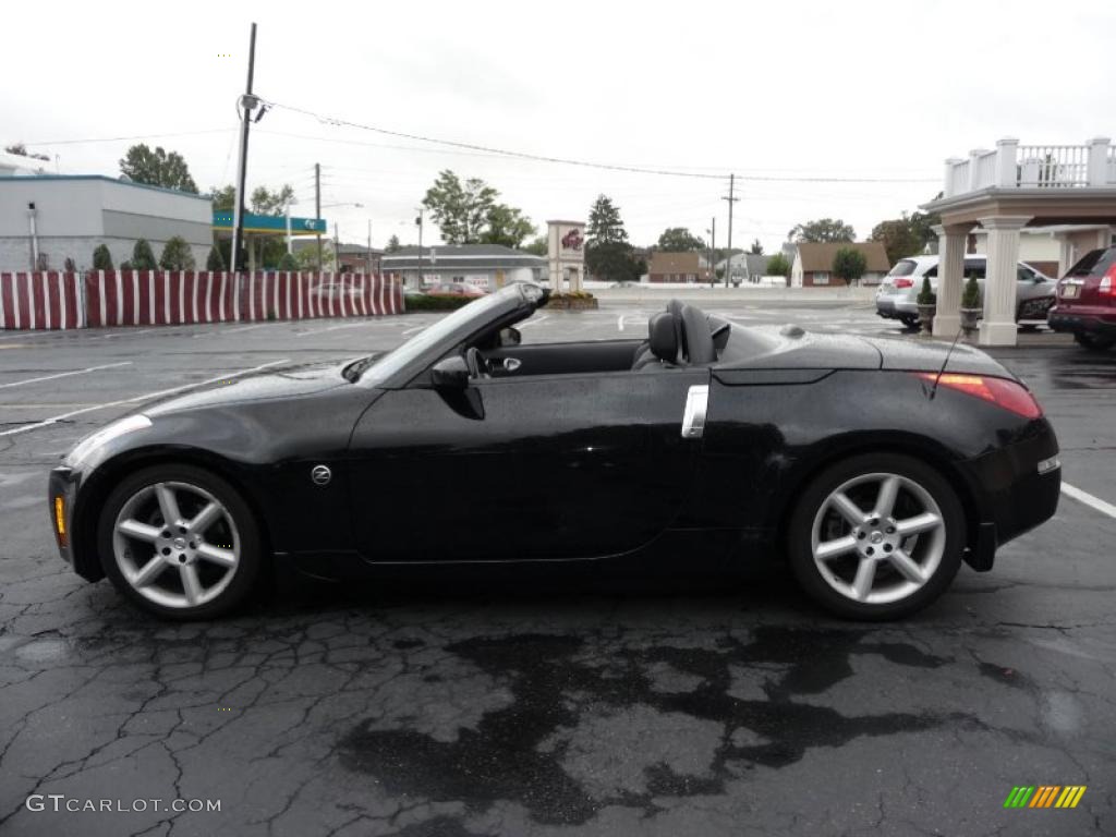 2004 350Z Touring Roadster - Super Black / Charcoal photo #9