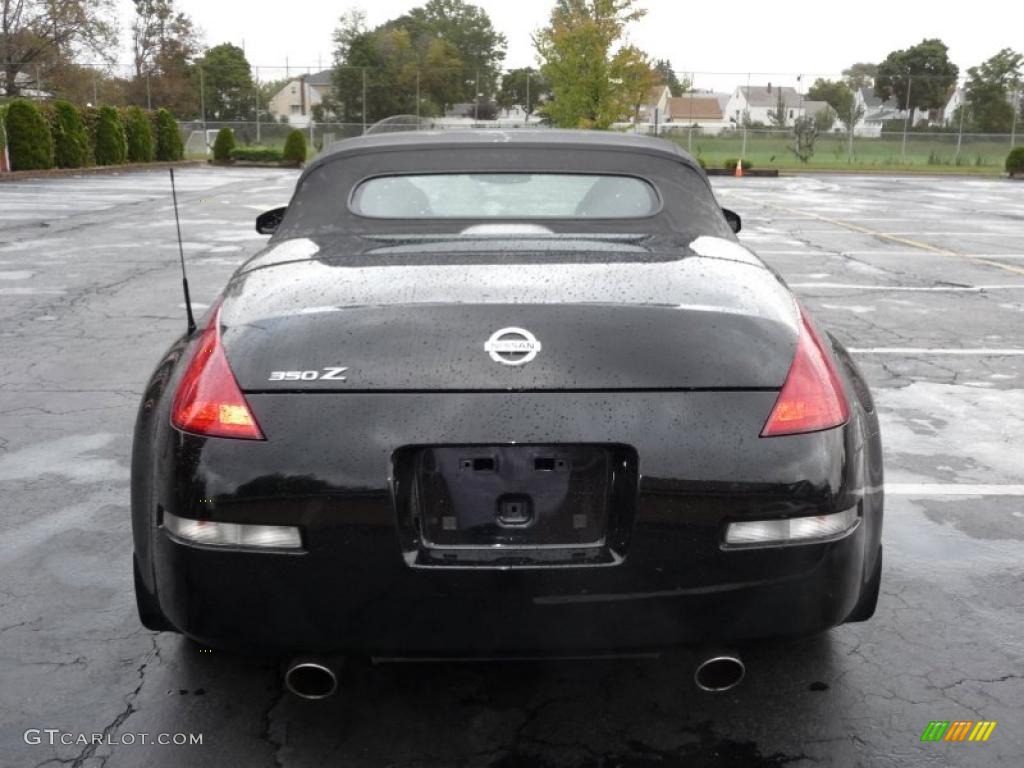 2004 350Z Touring Roadster - Super Black / Charcoal photo #16