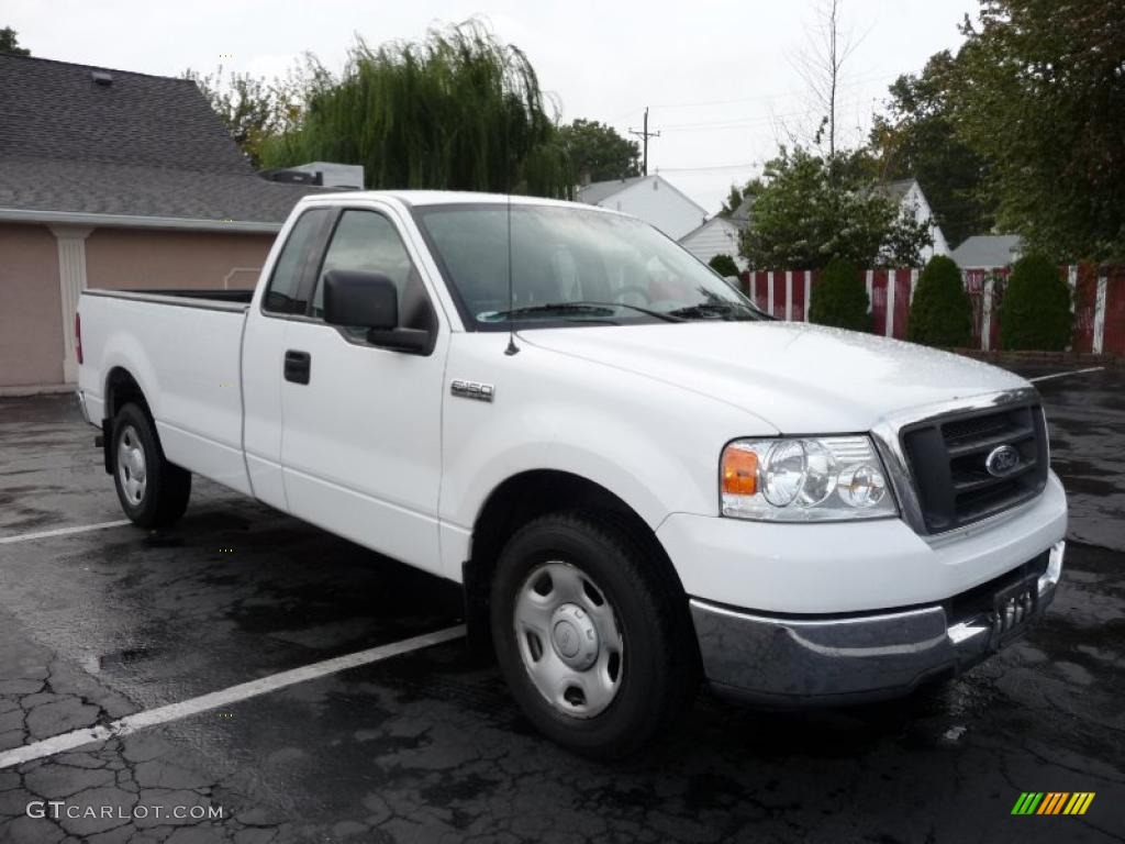 2004 F150 XLT Regular Cab - Oxford White / Dark Flint photo #2