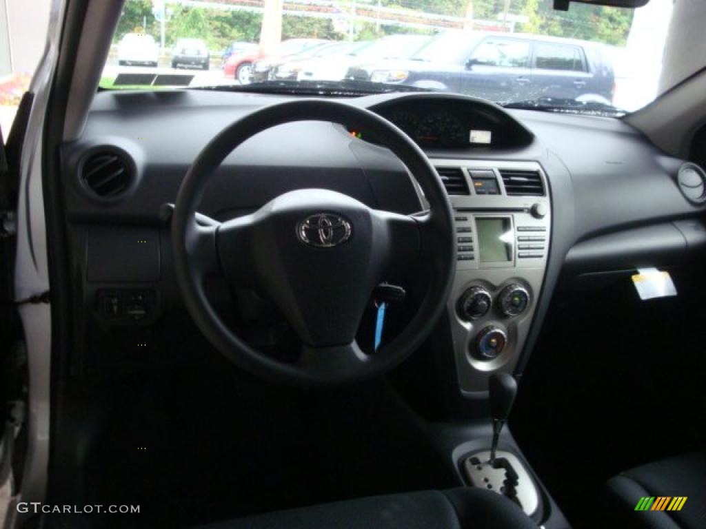 2010 Yaris Sedan - Silver Streak Mica / Dark Charcoal photo #10