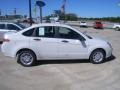 White Suede - Focus SE Sedan Photo No. 2