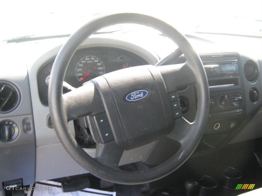 2005 F150 XL Regular Cab 4x4 - Oxford White / Medium Flint Grey photo #10