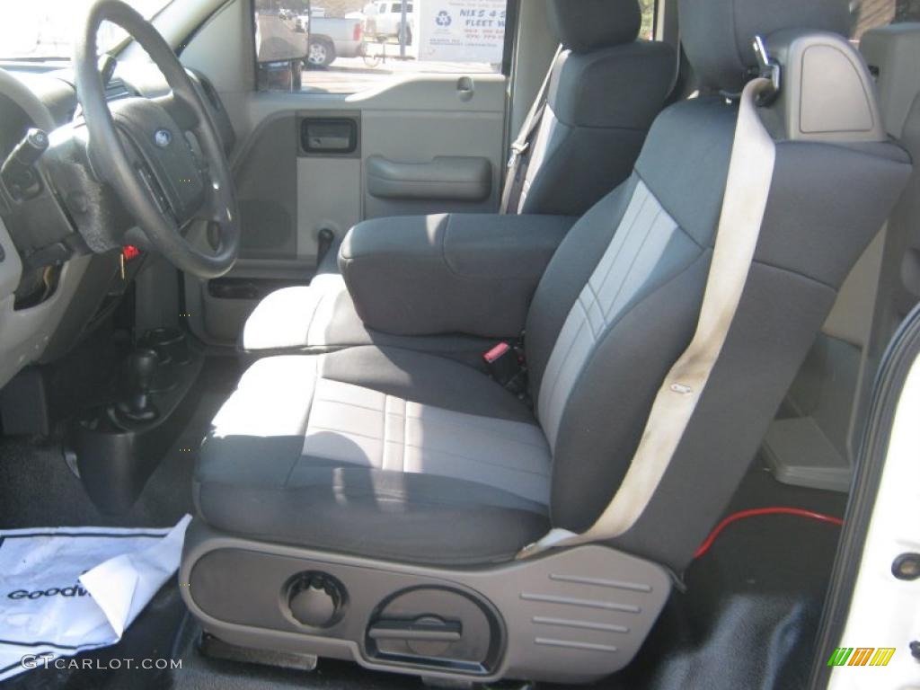 2005 F150 XL Regular Cab 4x4 - Oxford White / Medium Flint Grey photo #15