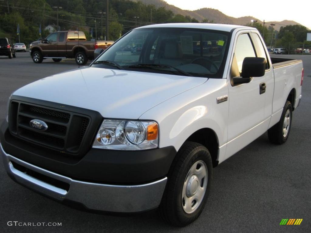 2006 F150 XL Regular Cab - Oxford White / Medium Flint photo #2